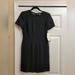 Liz Claiborne P6 Short sleeve dress with pleats